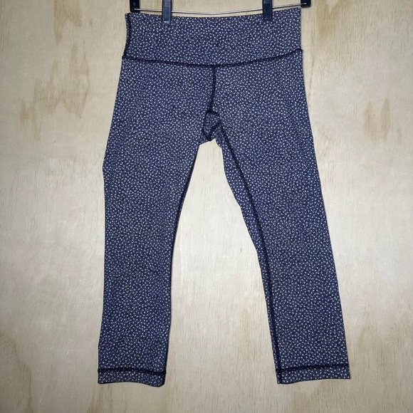 Lululemon Women’s Cropped Comfy Leggings Size 6 - Picture 1 of 10